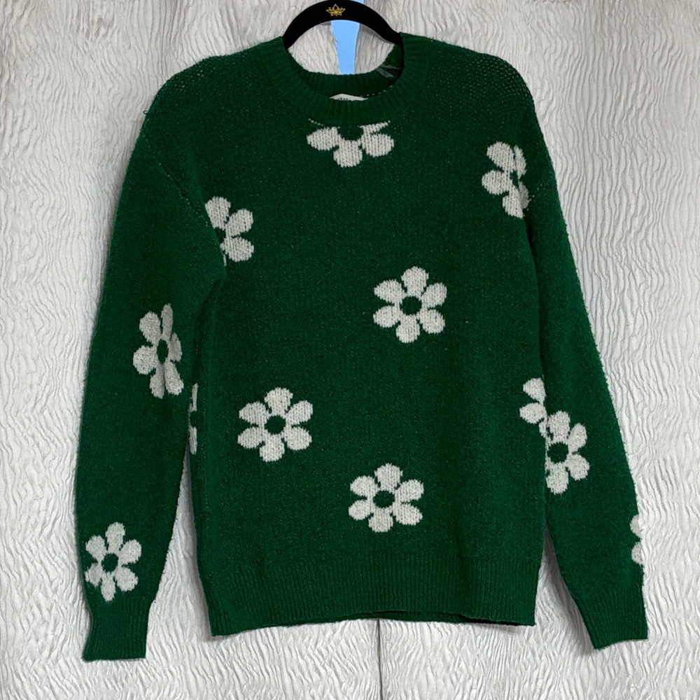 NWT Hooked Up Emerald Daisy Women’s Sweater ~Size XS